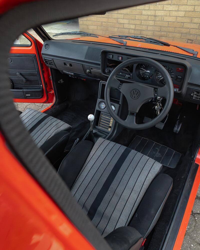 VOLKSWAGEN GOLF